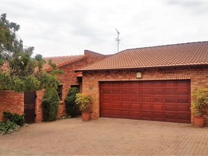 3 Bedroom Cluster in Roodepoort Central