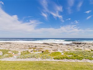 3 Bed House in Hermanus Beach Club