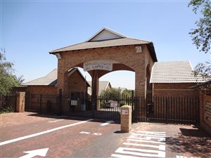 3 Bed Townhouse in Noordheuwel