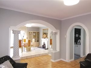 5 Bed House in Surrey Estate