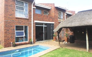3 Bedroom Townhouse in Vanderbijlpark SE3