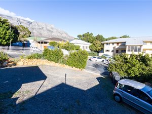 200 m² Land available in Vredehoek