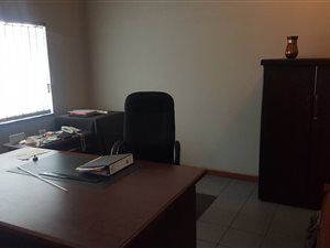 432 m² Commercial space in Lyttelton Manor