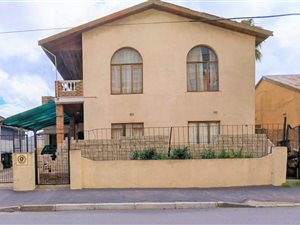 6 Bed House in Fairfield Estate