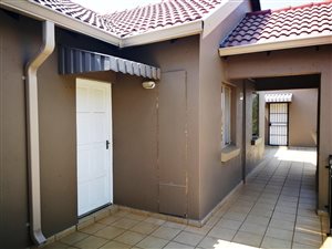 1 Bed Apartment in Ruimsig