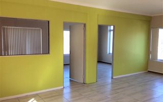 90 m² Commercial space in Tableview