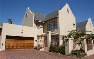 4 Bedroom Townhouse in White River Central