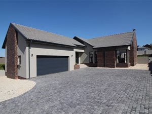 4 Bed House in Lovemore Heights