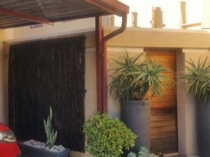 3 Bed Townhouse in Roodekrans