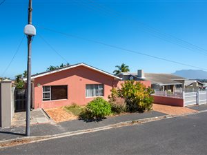 4 Bed House in Avondale