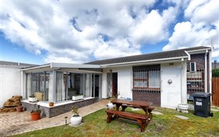 2 Bedroom House in Fish Hoek