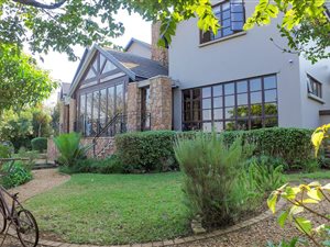 4 Bed House in Cotswold Downs Estate