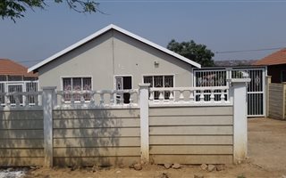 2 Bedroom House in Lotus Gardens