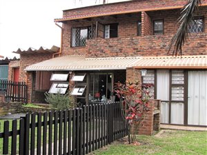 4 Bed Townhouse in Pumula