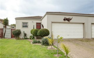 3 Bedroom Townhouse in Vredekloof Heights