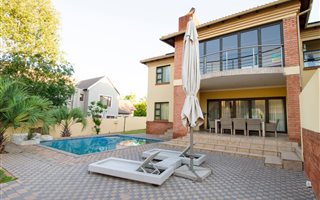 5 Bedroom House in Rietvlei Heights Country Estate