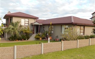 5 Bedroom House in Menkenkop