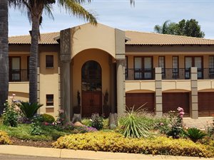 6 Bed House in Woodhill