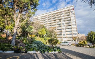 1 Bedroom Apartment in Parktown