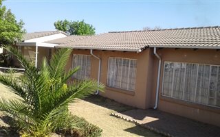 3 Bedroom House in Country View