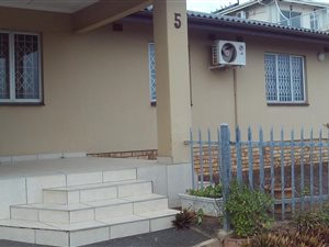 4 Bed House in Sheffield Beach