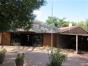 4 Bed House in Atamelang