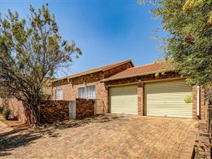 4 Bed Townhouse in Honeydew Manor