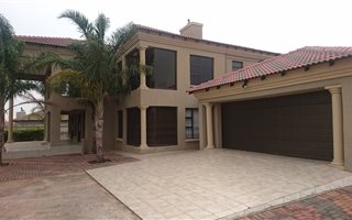 6 Bedroom House in Serala View