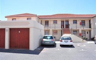 2 Bedroom Flat in Strand Central