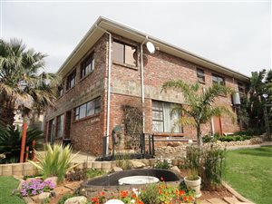 6 Bedroom House in Menkenkop