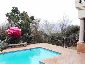 4 Bed House in Noordheuwel