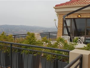 4 Bed House in Noordheuwel