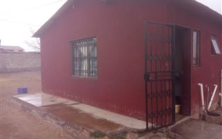 1 Bedroom House in Duduza