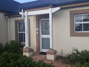 2 Bed Townhouse in Somerset West Central