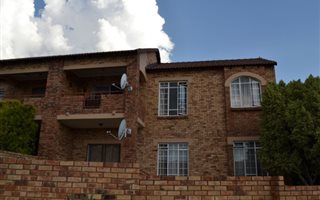 2 Bedroom Apartment in Mooikloof Ridge