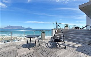 3 Bedroom Apartment in Bloubergstrand