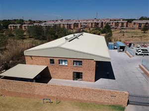 900 m² Industrial space in Chloorkop
