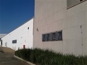 11000 m² Industrial space in Isando