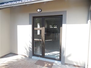 10 Bed Garden Cottage in Doornpoort and surrounds