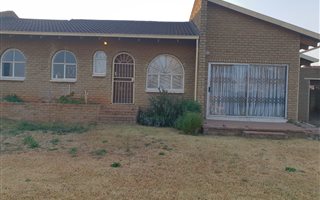 3 Bedroom House in Grobler Park
