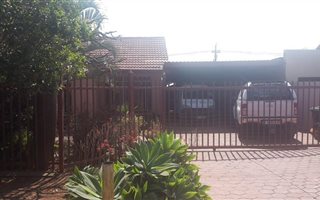 3 Bedroom House in Montana Park