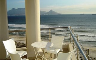 2 Bedroom Apartment in Bloubergrant