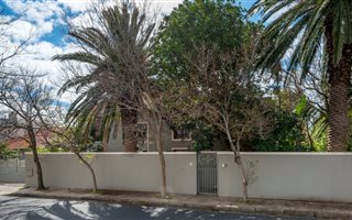 5 Bedroom House in Vredehoek