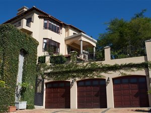 6 Bed House in Waterkloof Ridge