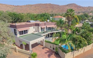 4 Bedroom House in Boschdal