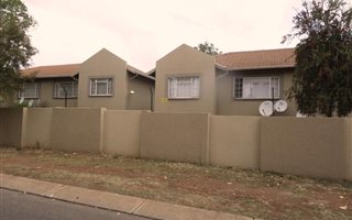 2 Bedroom Apartment in Die Hoewes