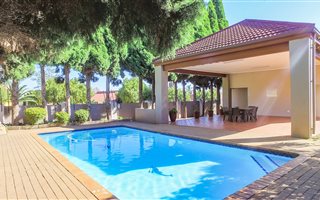 3 Bedroom Apartment in Dowerglen