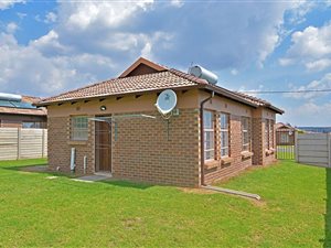 3 Bedroom House in Clayville