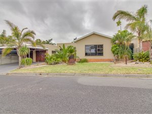 3 Bed House in Protea Heights