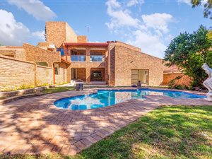 4 Bed House in Dowerglen